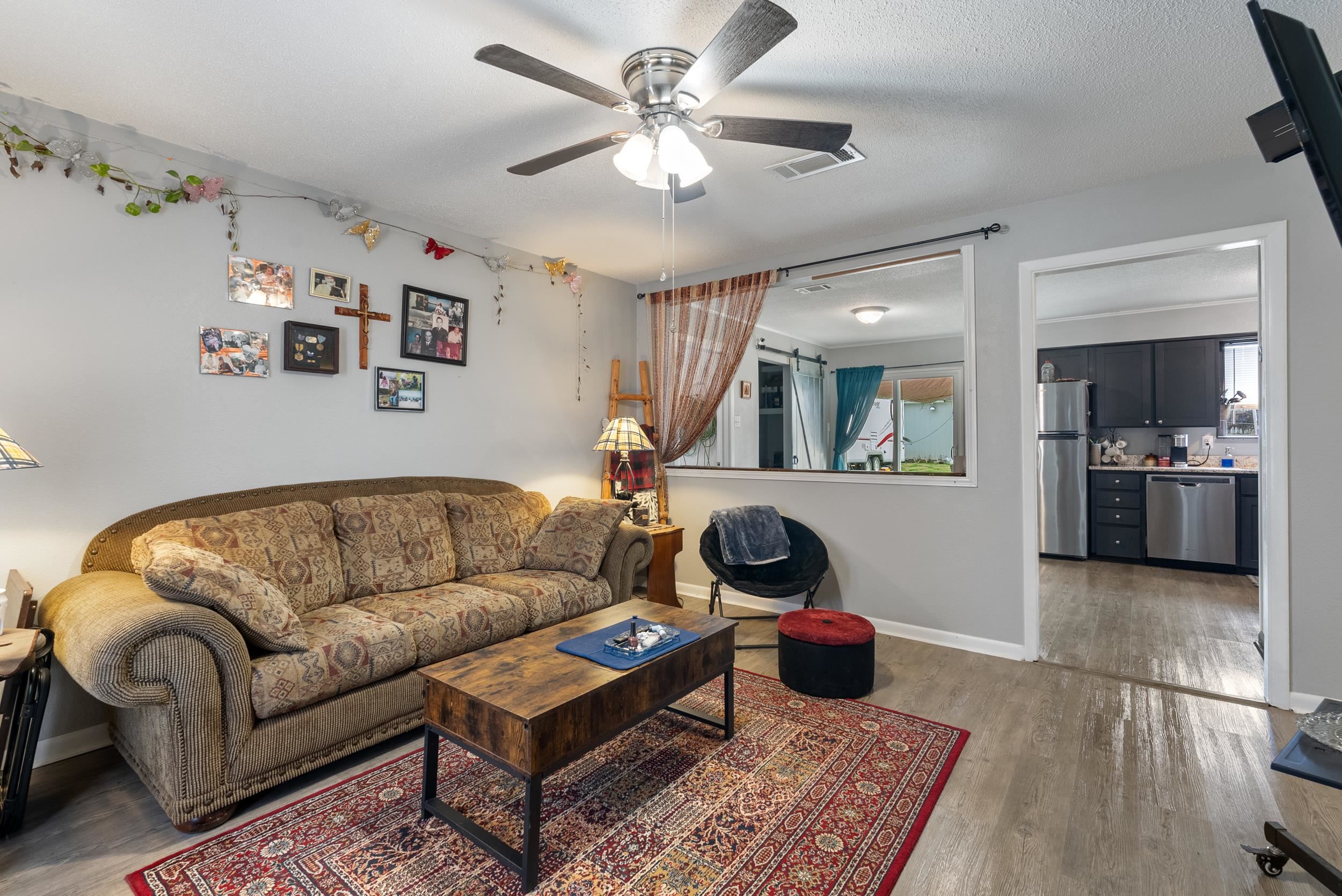 TOWERING OAKS - Residential