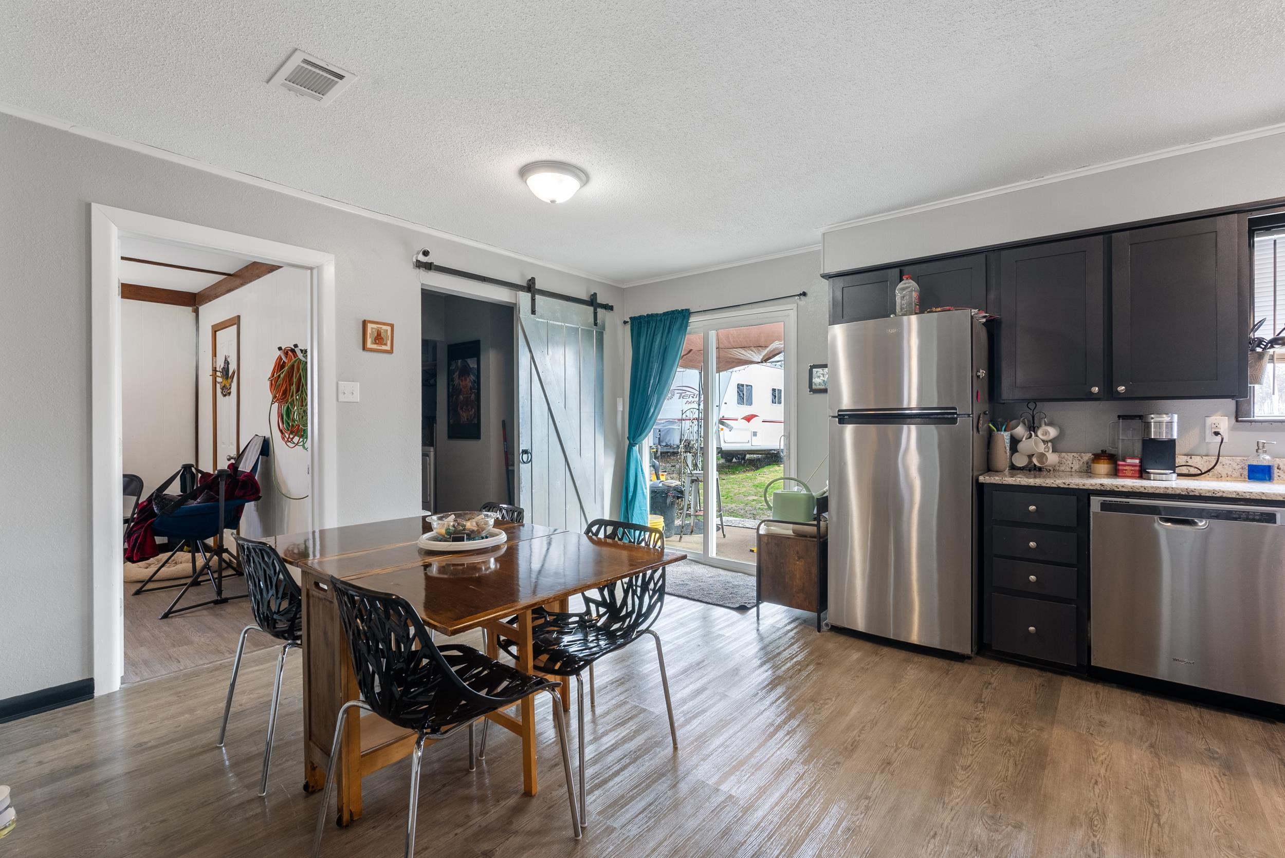 TOWERING OAKS - Residential