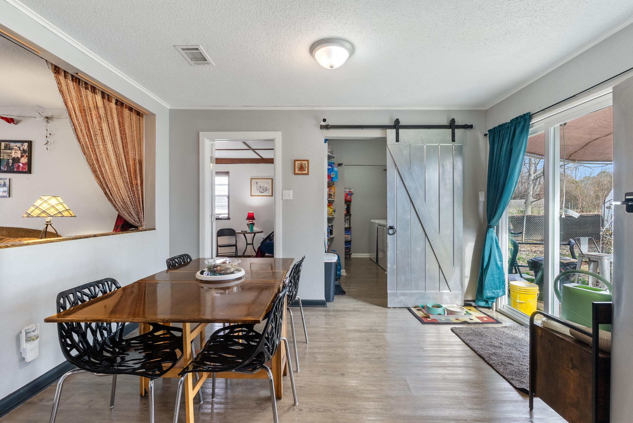 TOWERING OAKS - Residential