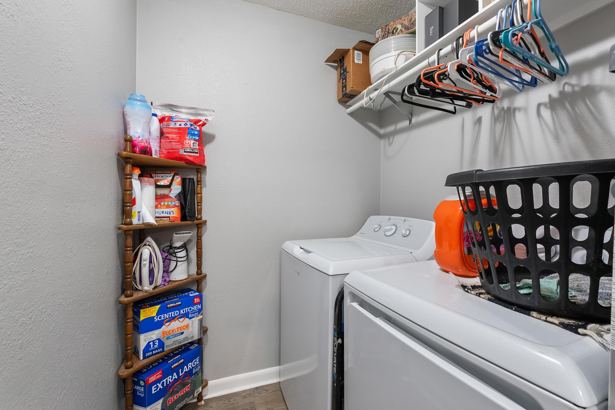 TOWERING OAKS - Residential