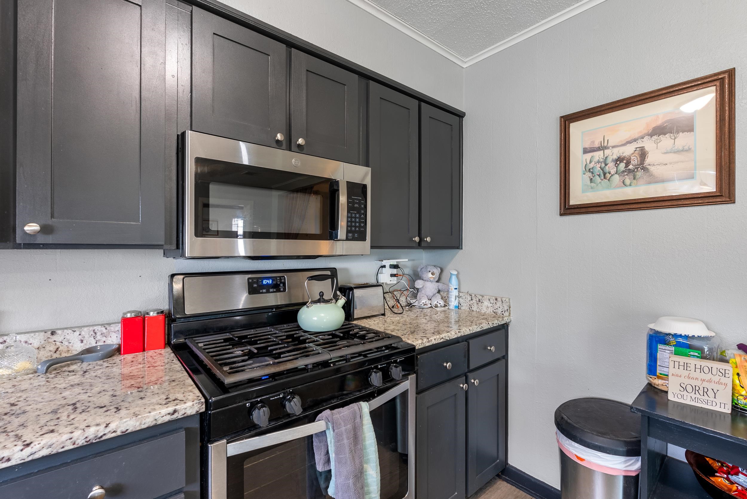 TOWERING OAKS - Residential