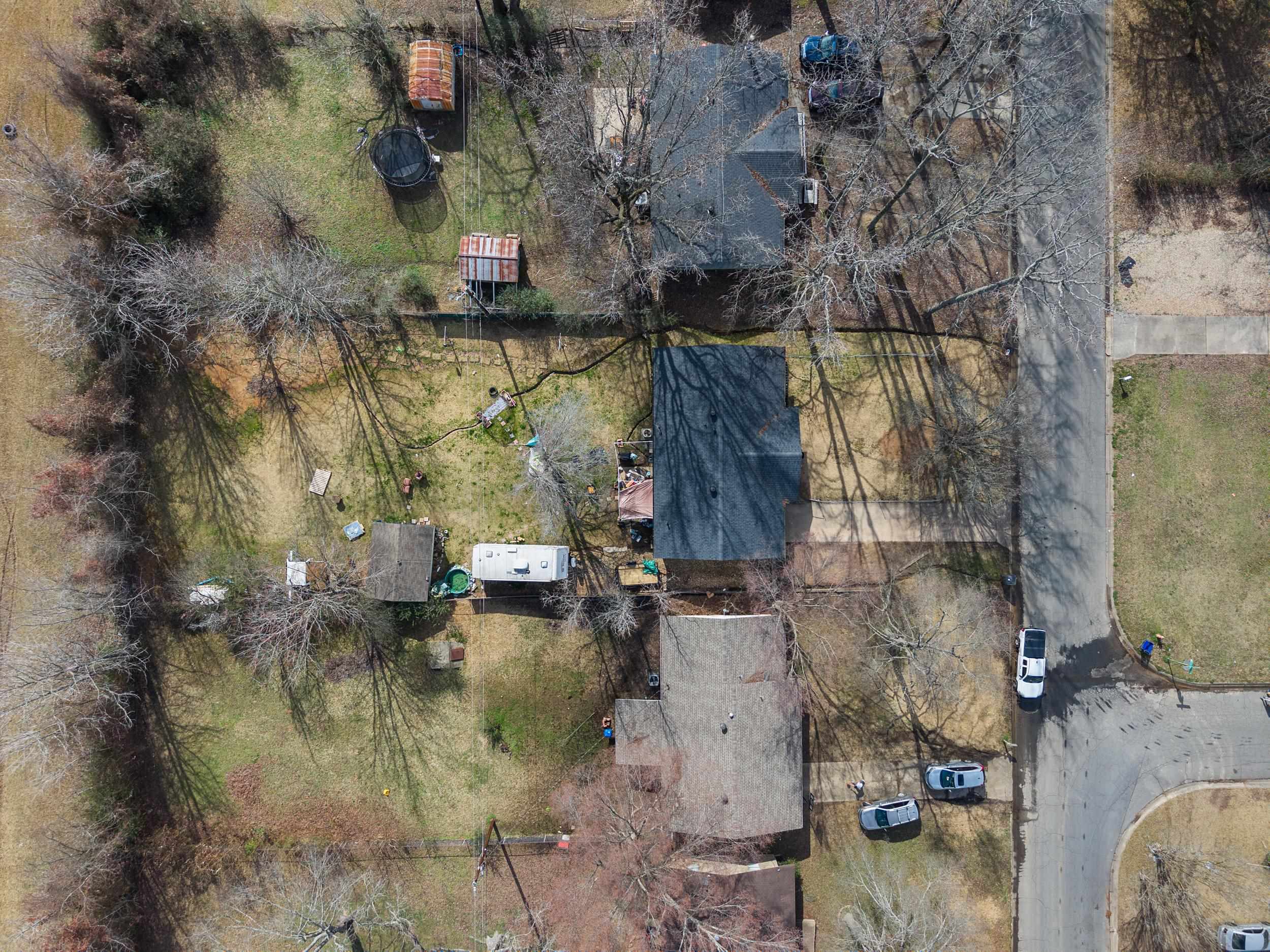 TOWERING OAKS - Residential