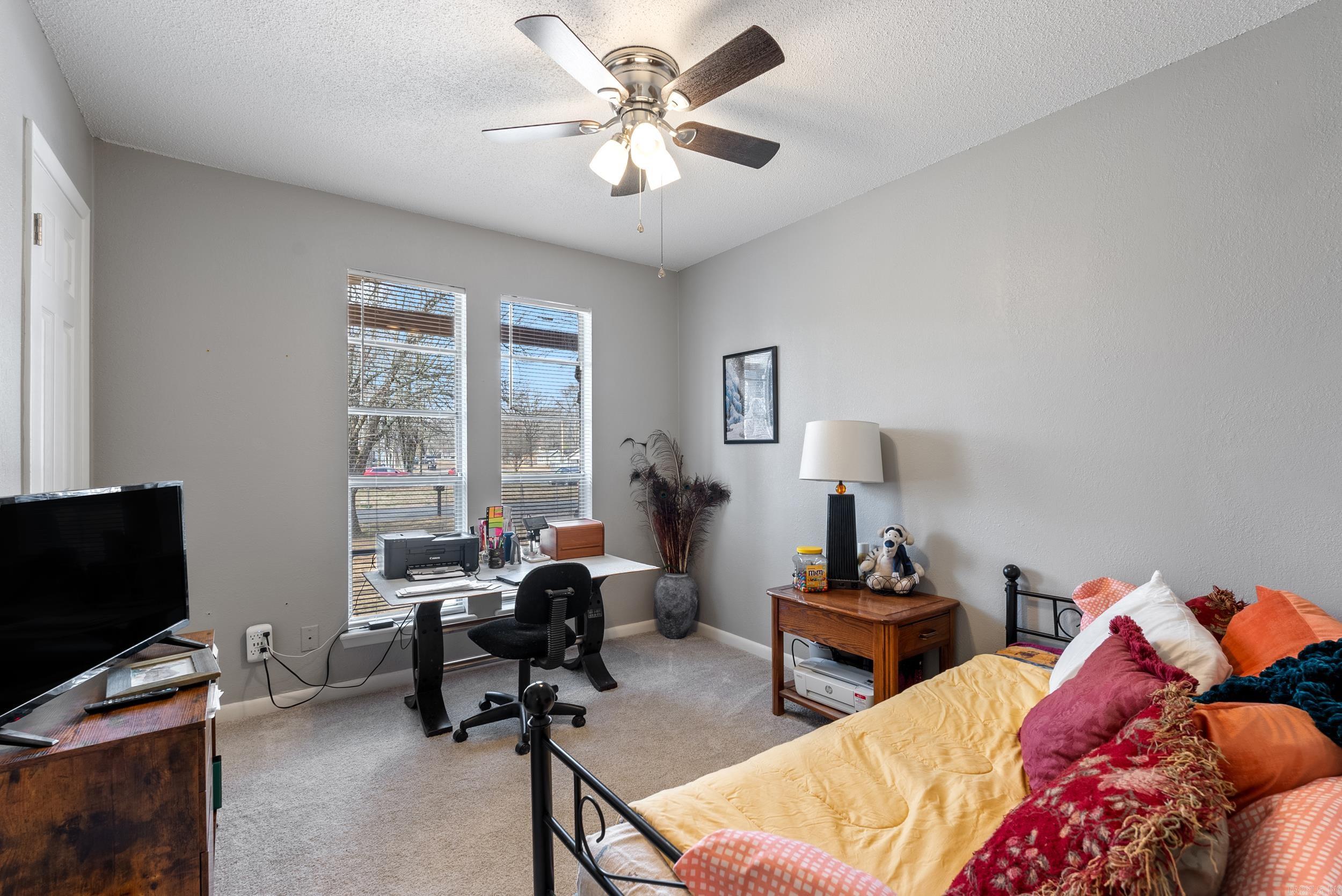 TOWERING OAKS - Residential