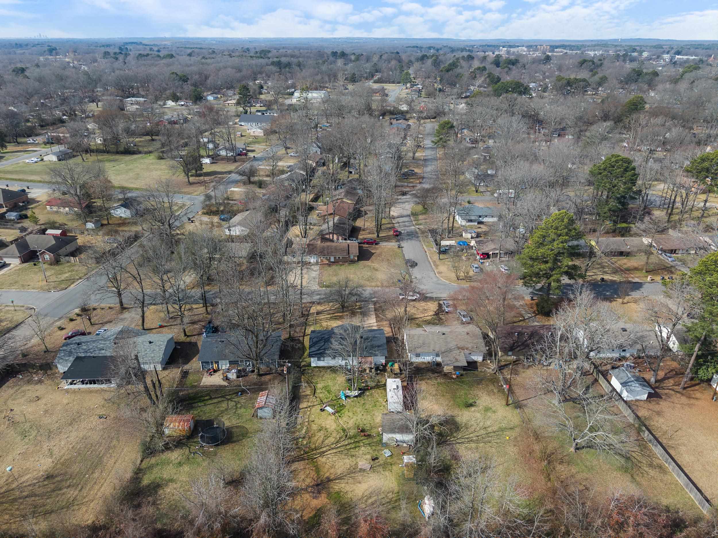 TOWERING OAKS - Residential