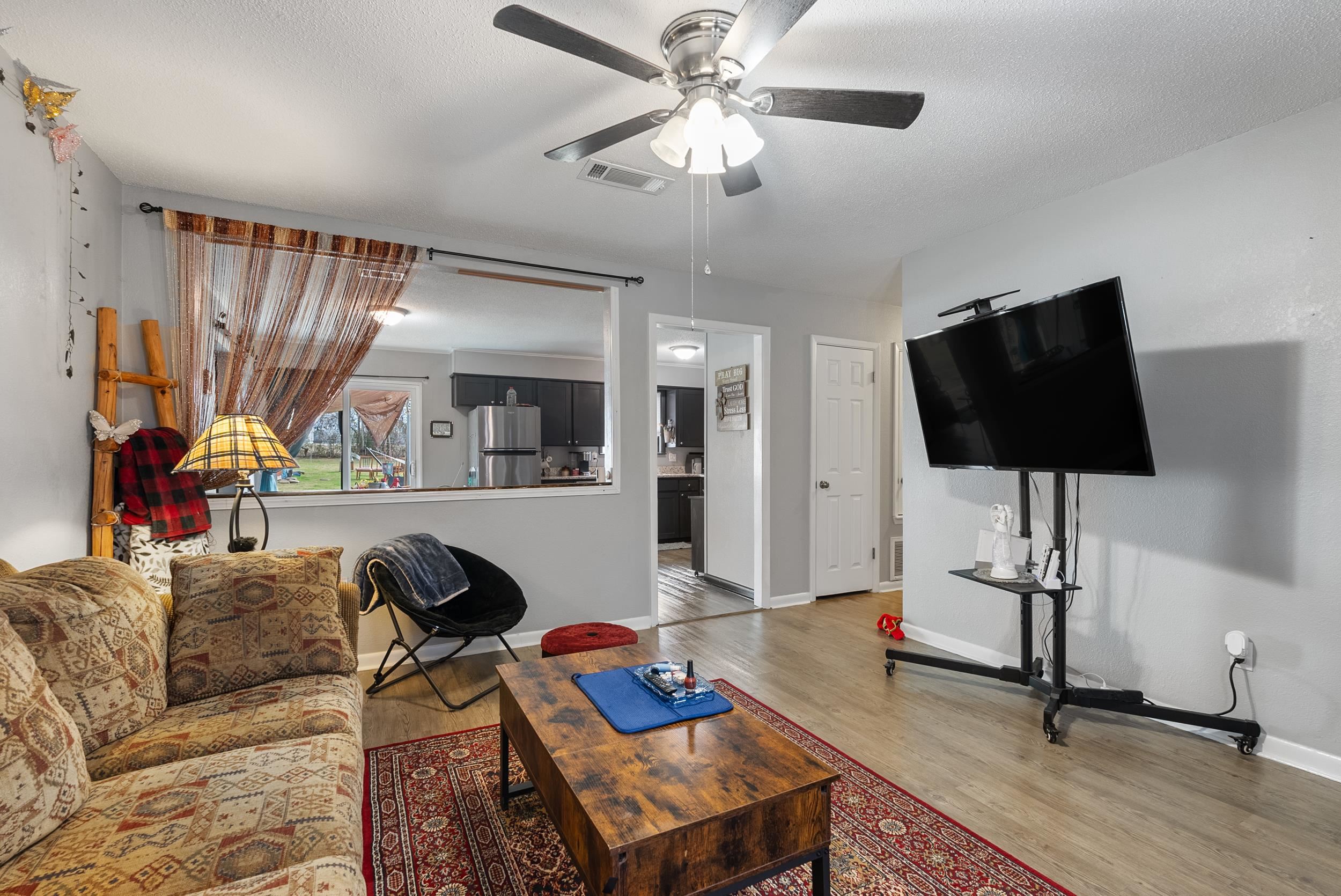 TOWERING OAKS - Residential