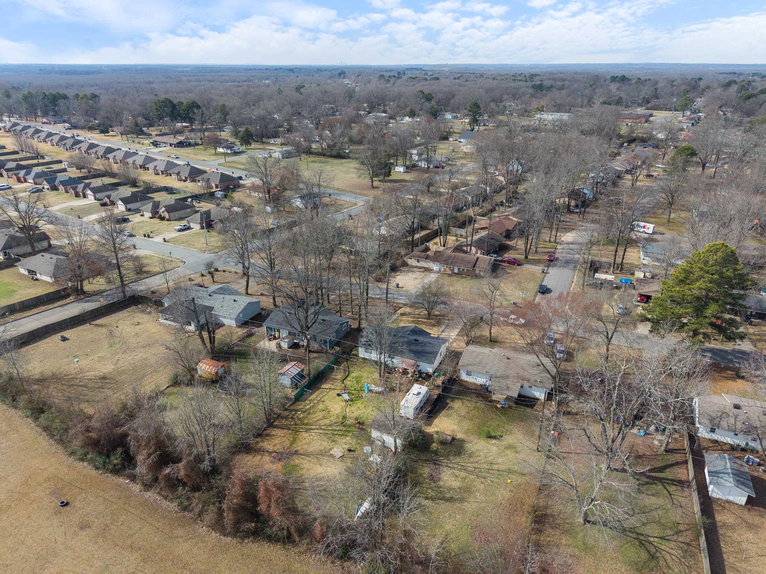 TOWERING OAKS - Residential