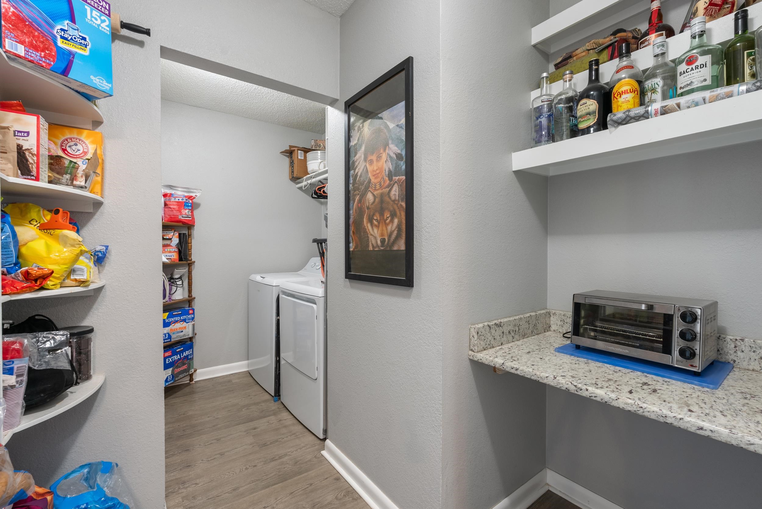 TOWERING OAKS - Residential