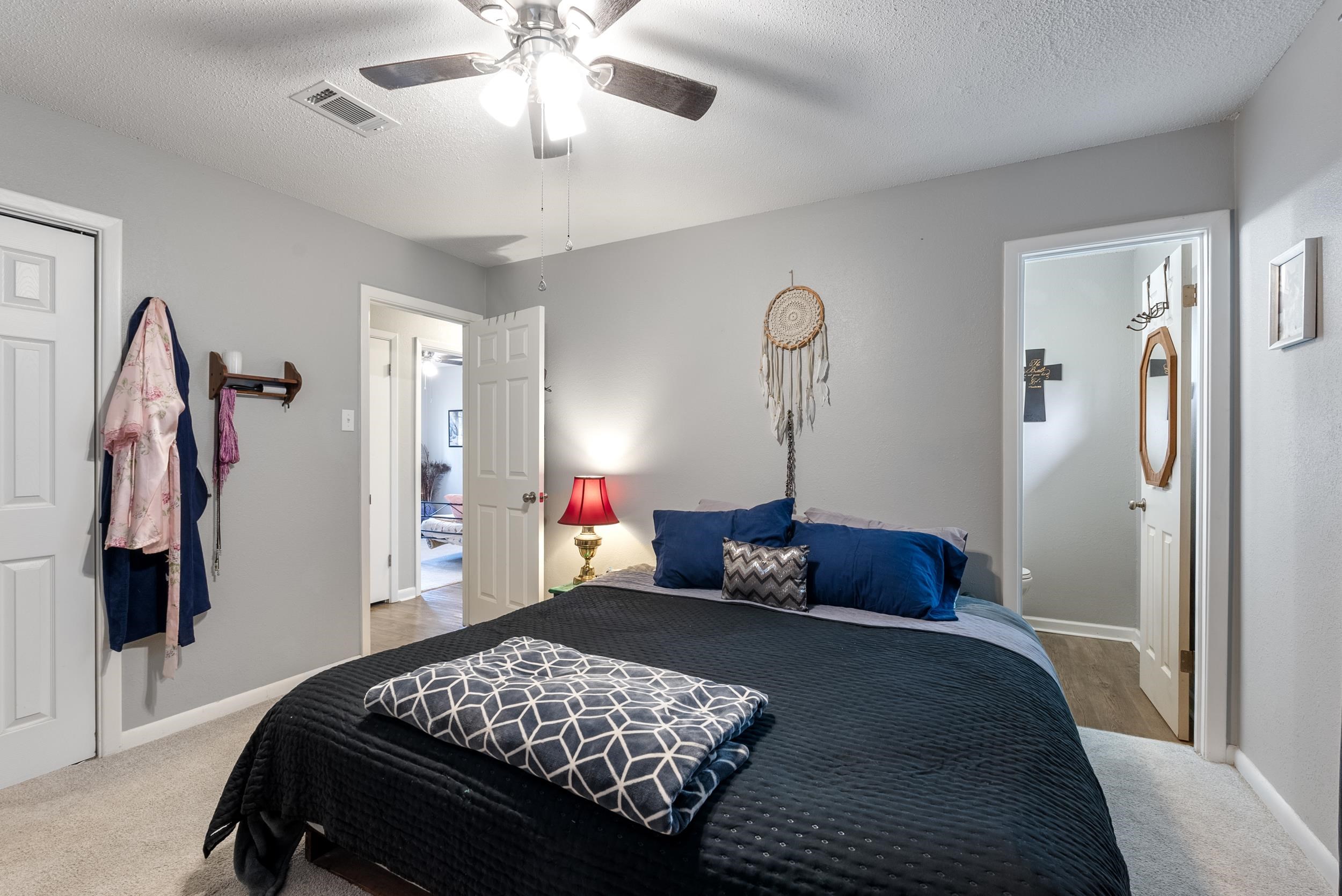 TOWERING OAKS - Residential