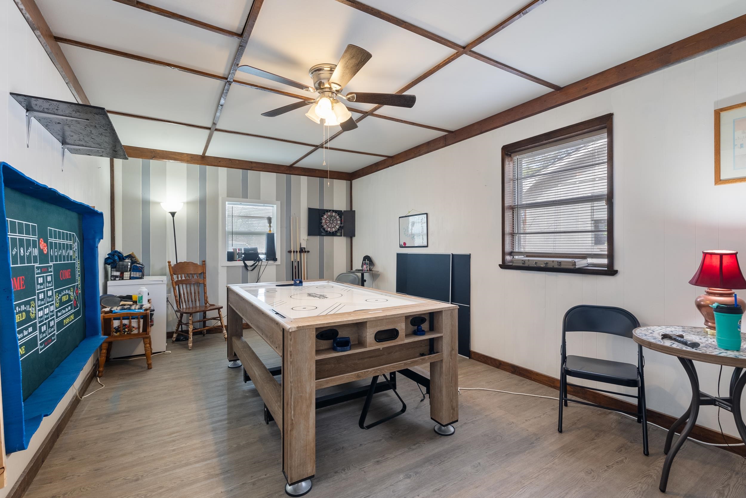 TOWERING OAKS - Residential