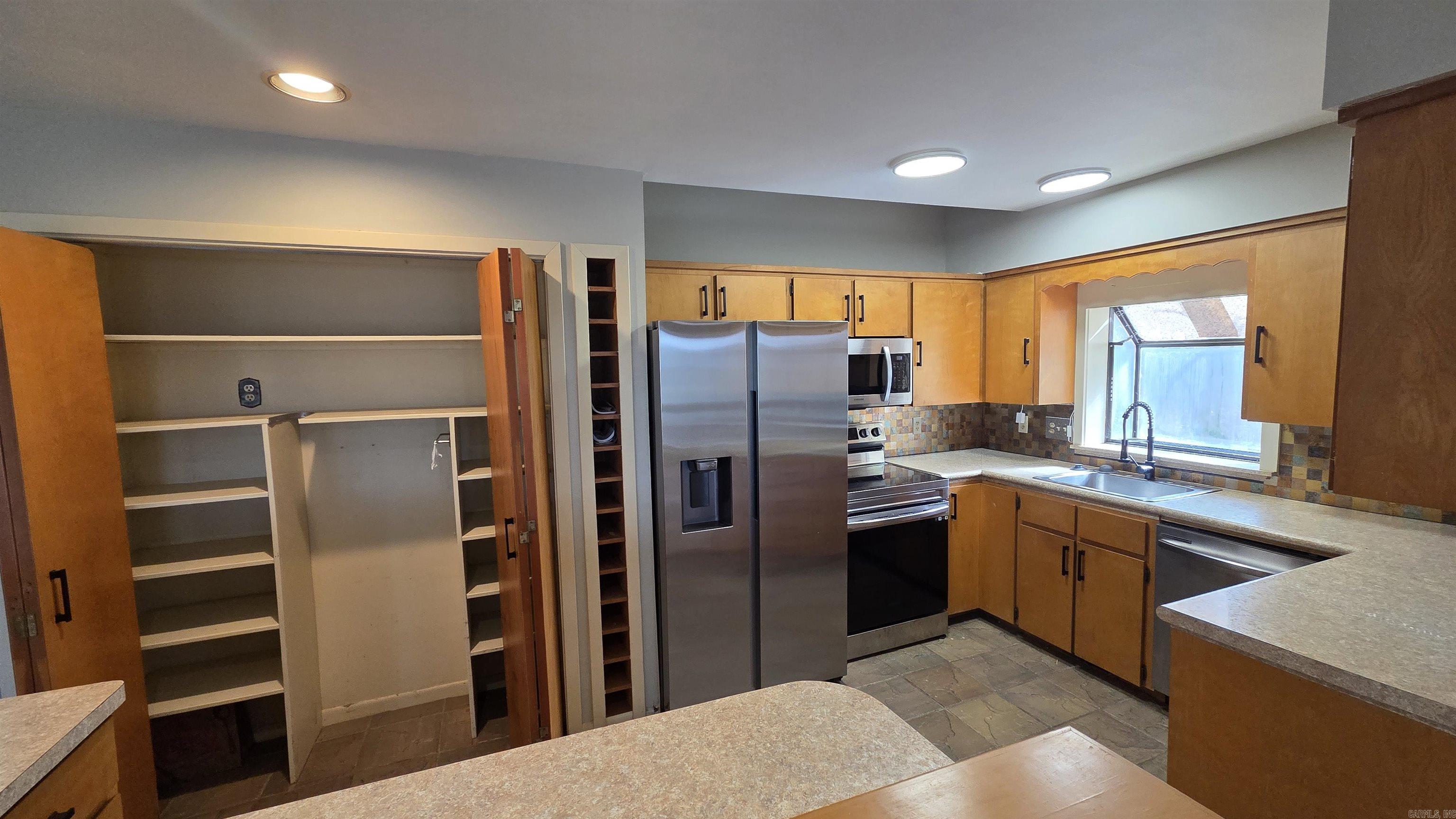 INDIAN HILLS - Residential