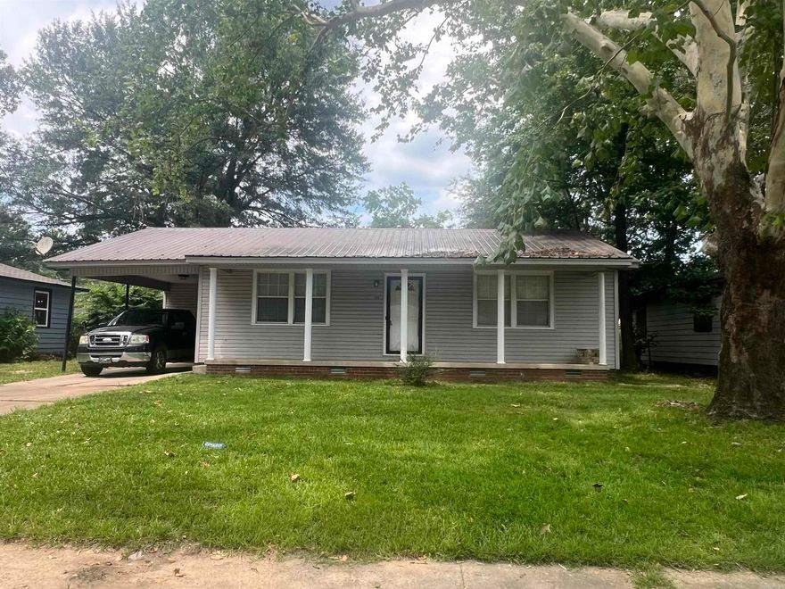 Great property just waiting for you! This would be a great place for your family to call home.  This space is just waiting for your special touch.  Come see this property today!