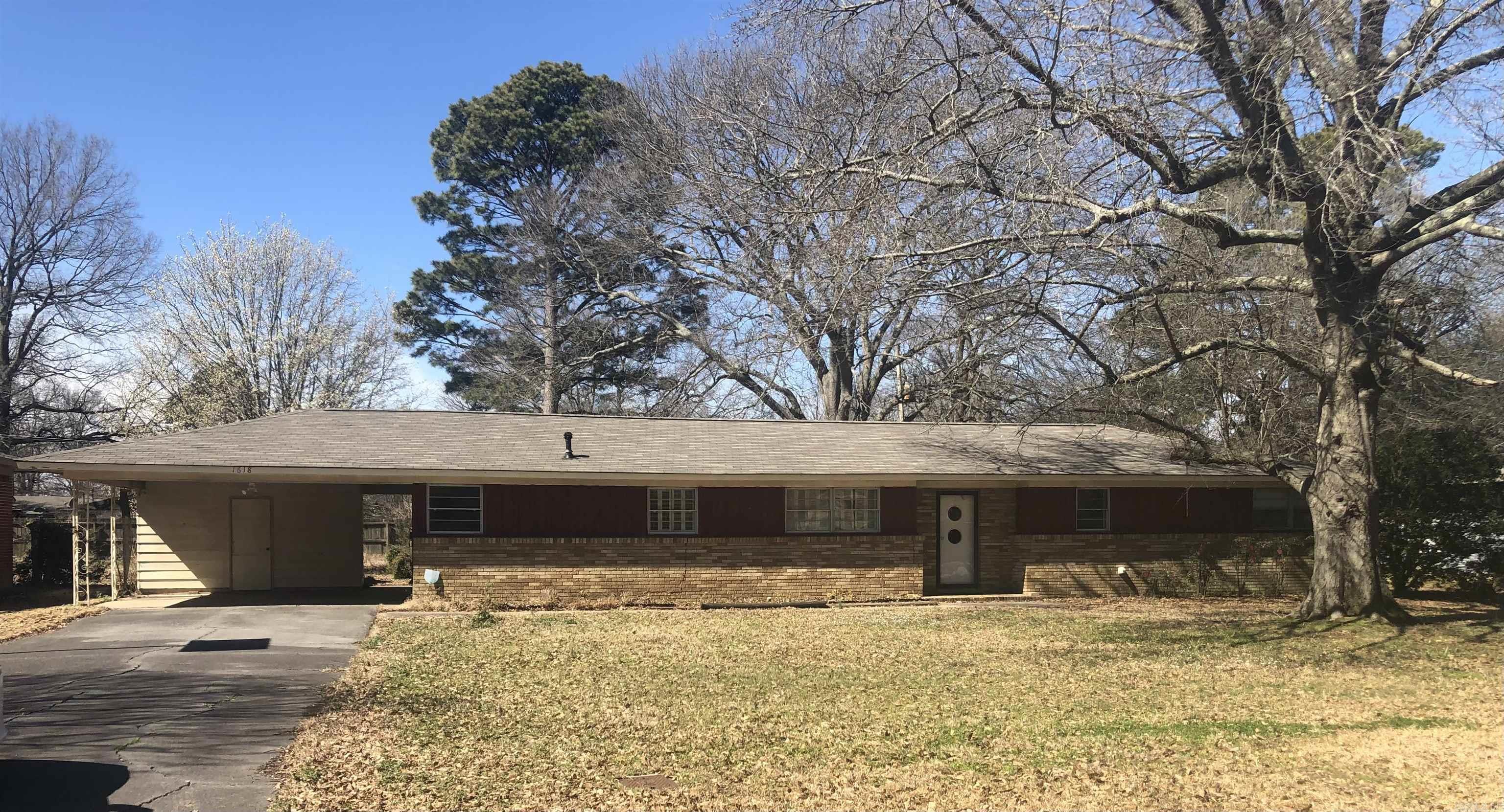 Wonderful spacious home in the middle of Stuttgart. Easy access from Interstate 40. Lots of closet spaces and built ins throughout the home. A new roof less than one year old. Large front and back yards. Move in ready.