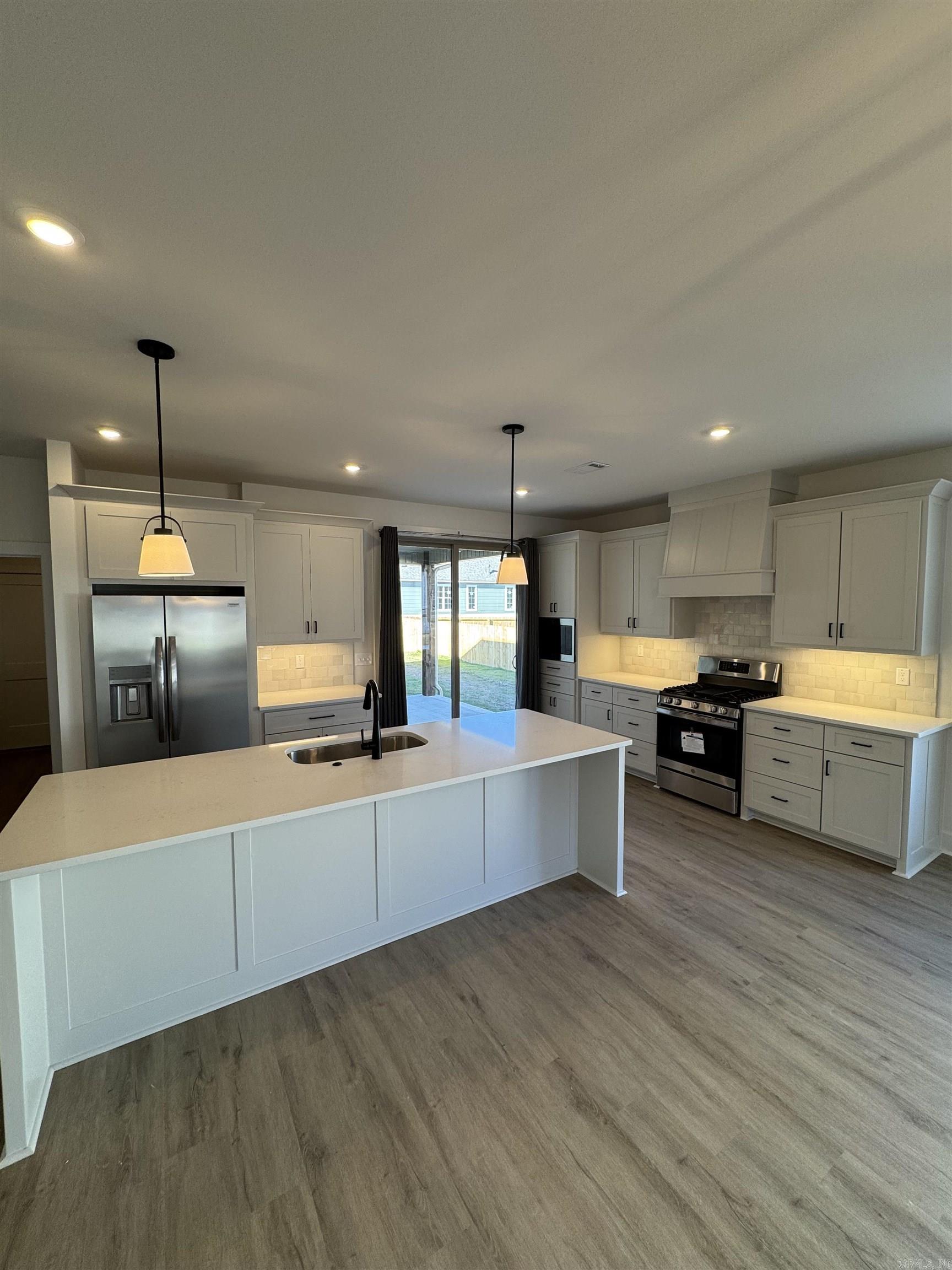 MIDTOWN BRYANT - Residential