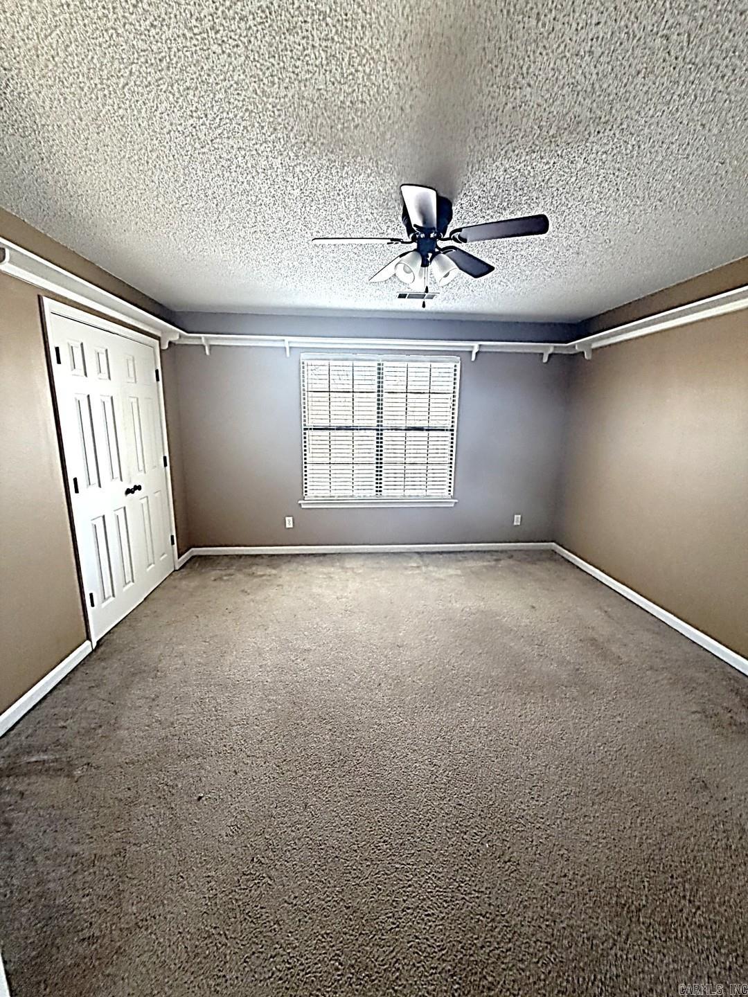 CRYSTAL LAKE - Residential