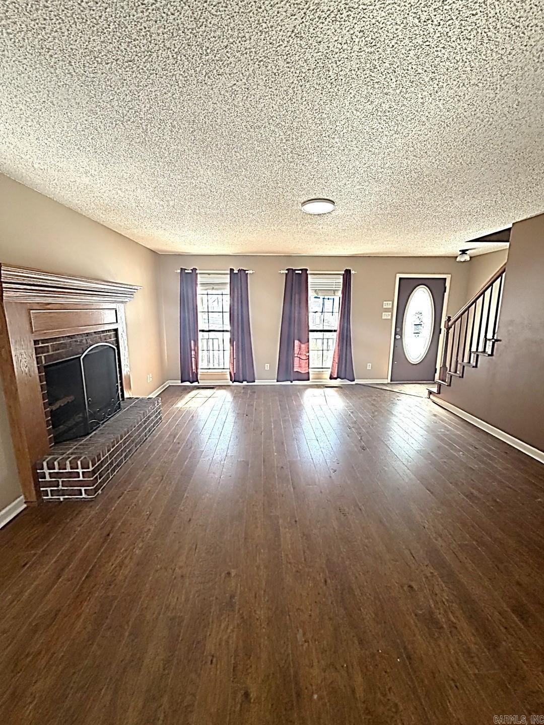 CRYSTAL LAKE - Residential