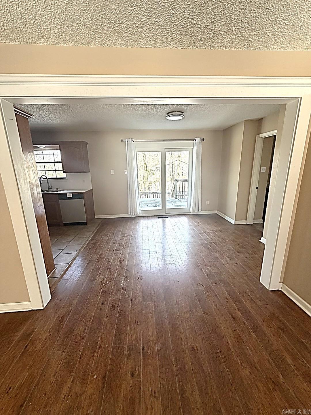 CRYSTAL LAKE - Residential