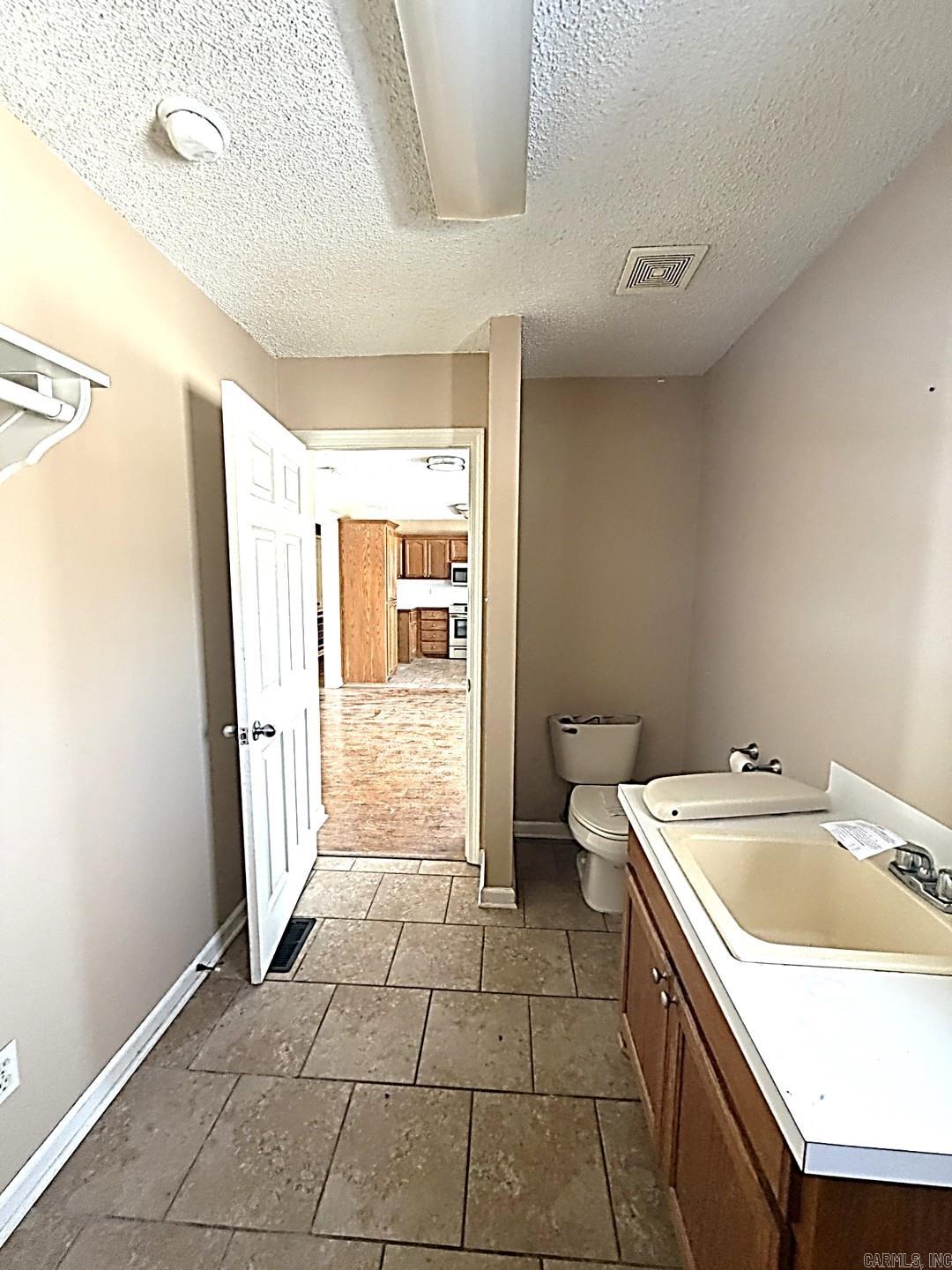 CRYSTAL LAKE - Residential