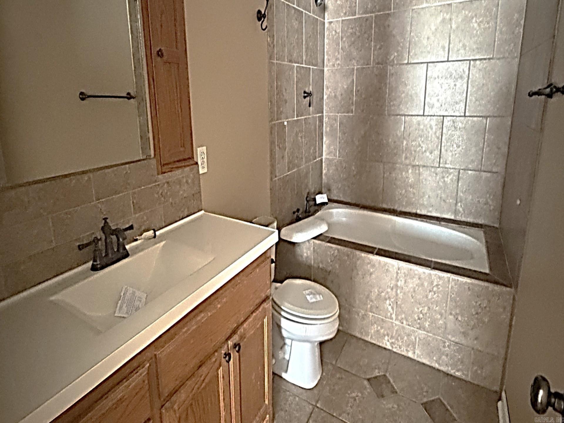 CRYSTAL LAKE - Residential