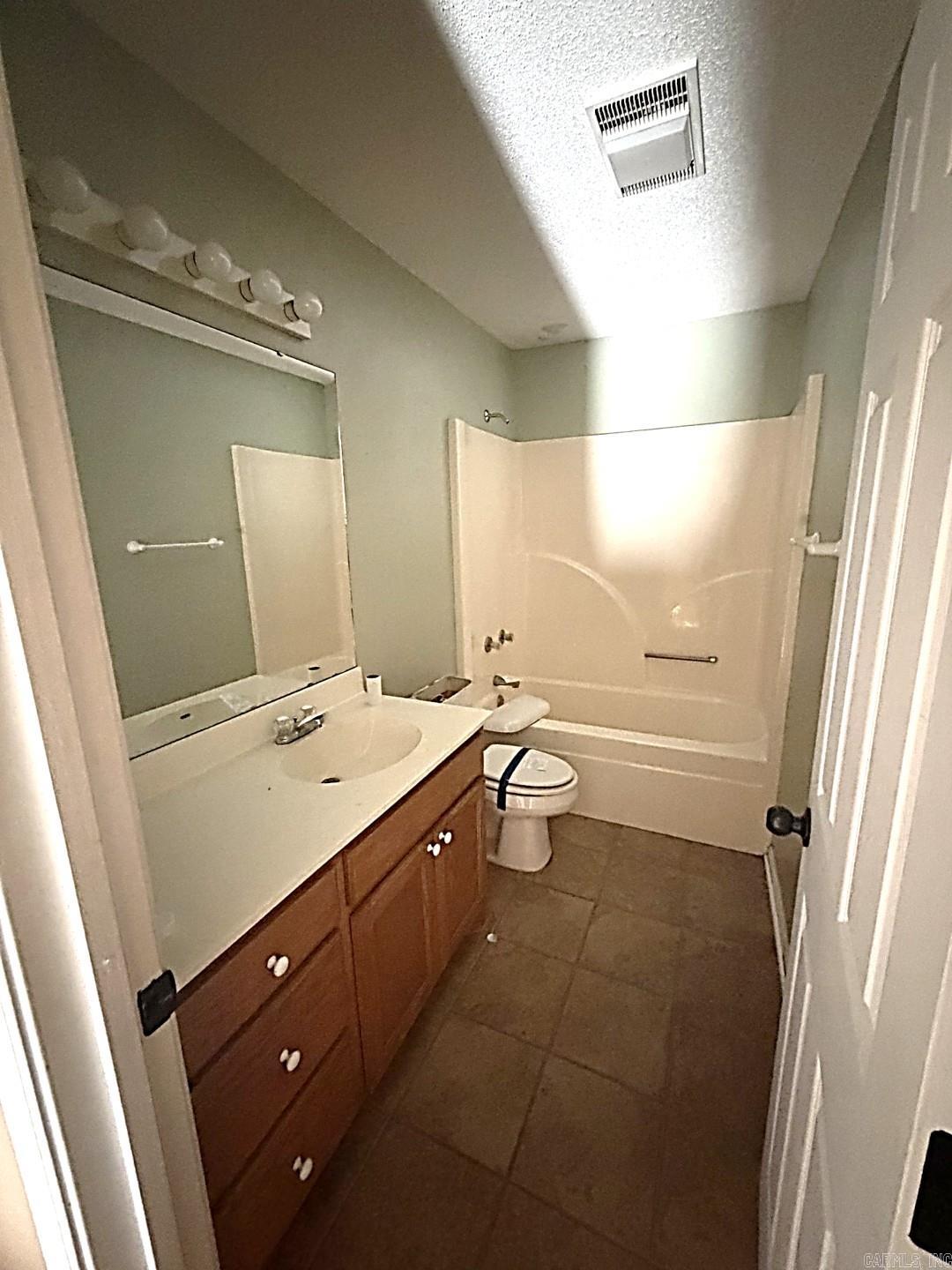 CRYSTAL LAKE - Residential