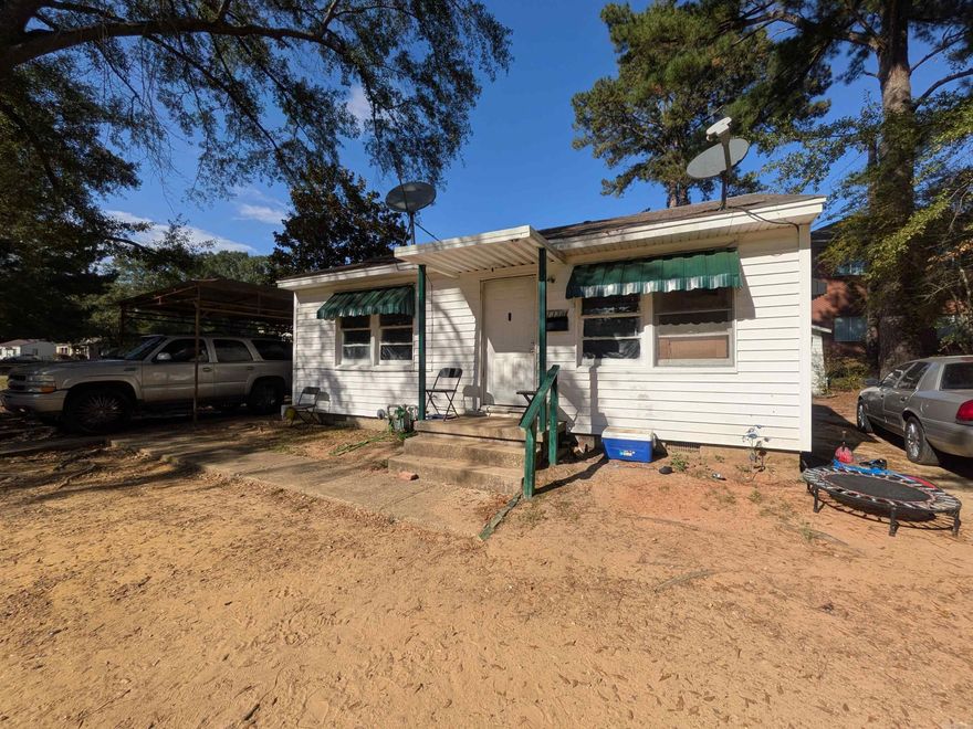 This 2 bed, 1 bath home features a single-car carport and wood and linoleum flooring. Refrigerator and stove are present but will remain with the owner. No central heat and air. Great investment opportunity with immediate occupancy potential. *Part of an investment bundle with 5 other properties: 2128 Avon, 320 North, 727 Waco, 440 Oxford, & 503 Hawkins.*