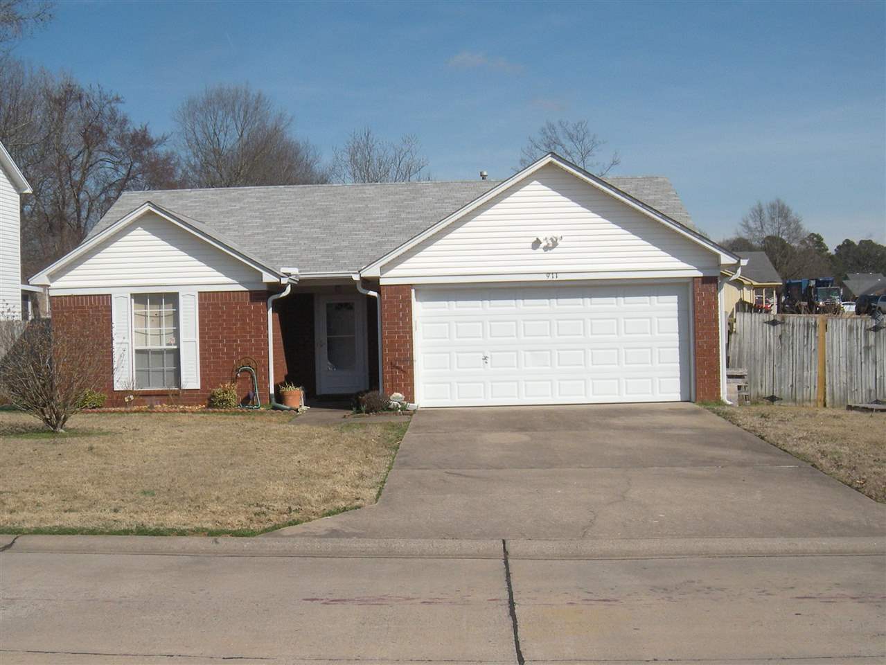 Great one level Bryant Meadows home located on a large fenced corner lot, sunroom 14x12 (not included in sf). Vaulted ceiling greatroom w/fireplace. large master, MBath has jetted tub, sep. shower, 2 walkin closets and double vanity. 2 car garage with auto openers. HWH replaced in 2003, Roof in 2012, dishwasher 2014, HVAC 2014. Ready for your customer and is in RD area.