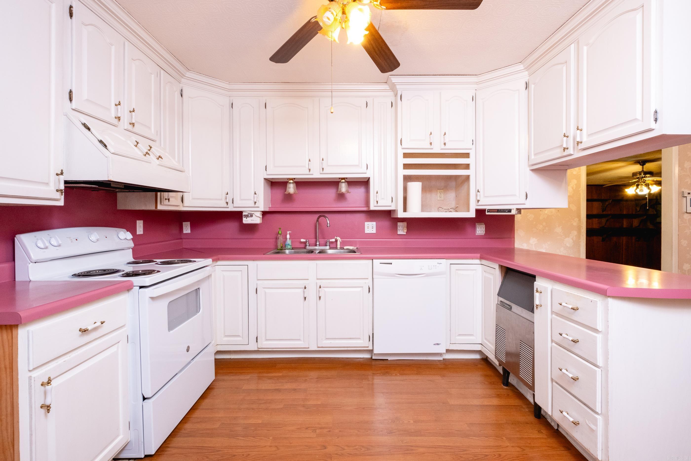 MEADOWCLIFF - Residential