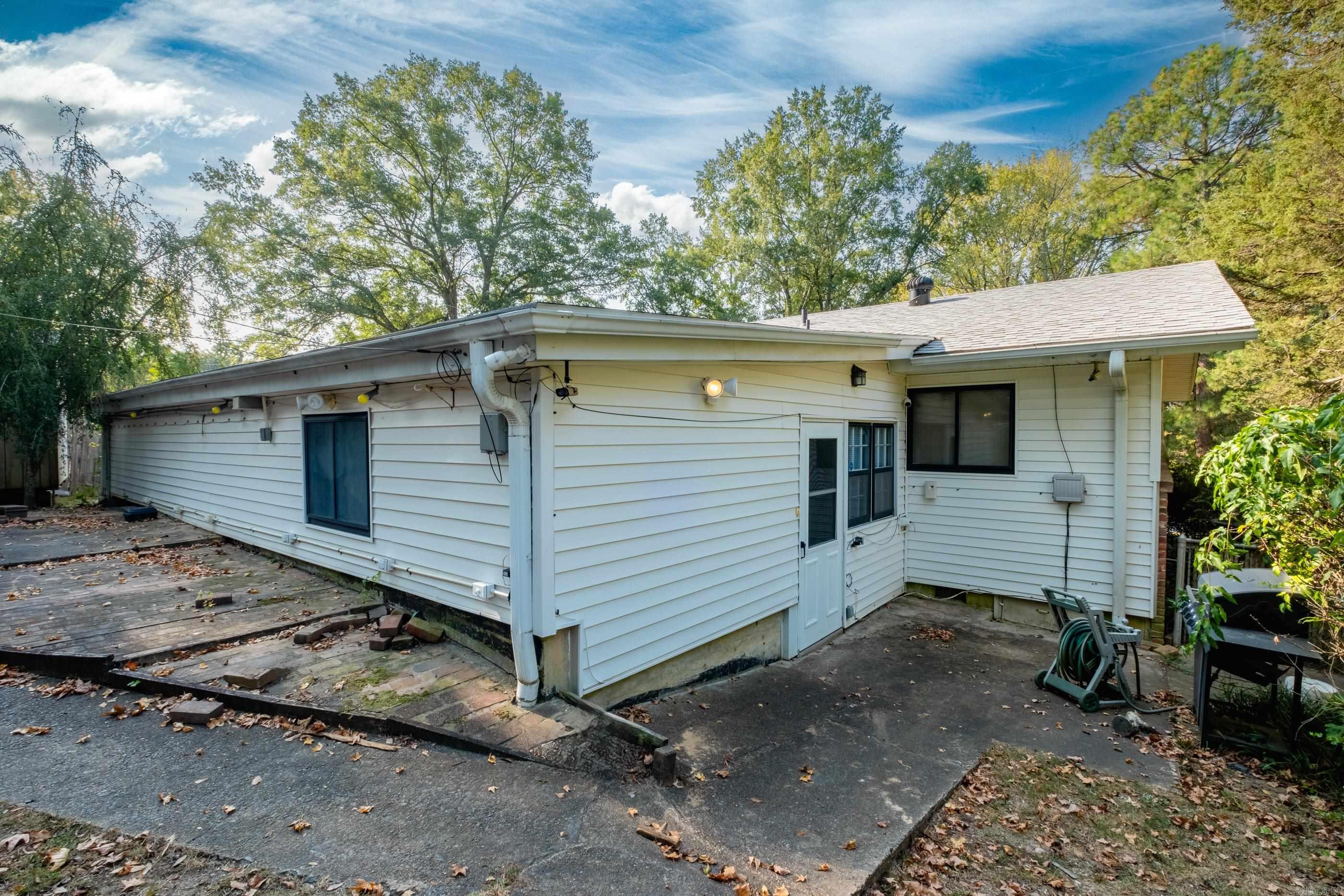 MEADOWCLIFF - Residential