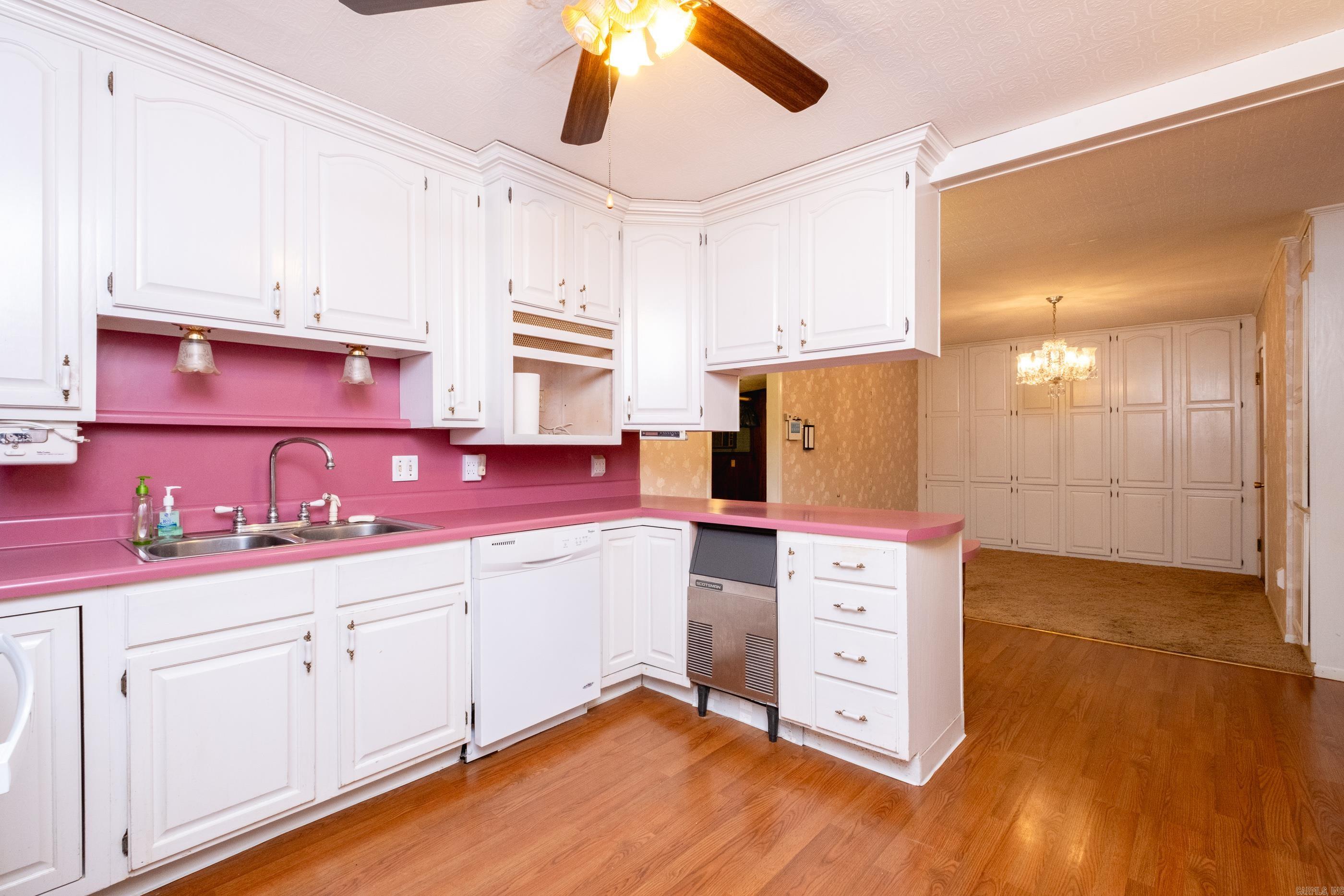 MEADOWCLIFF - Residential