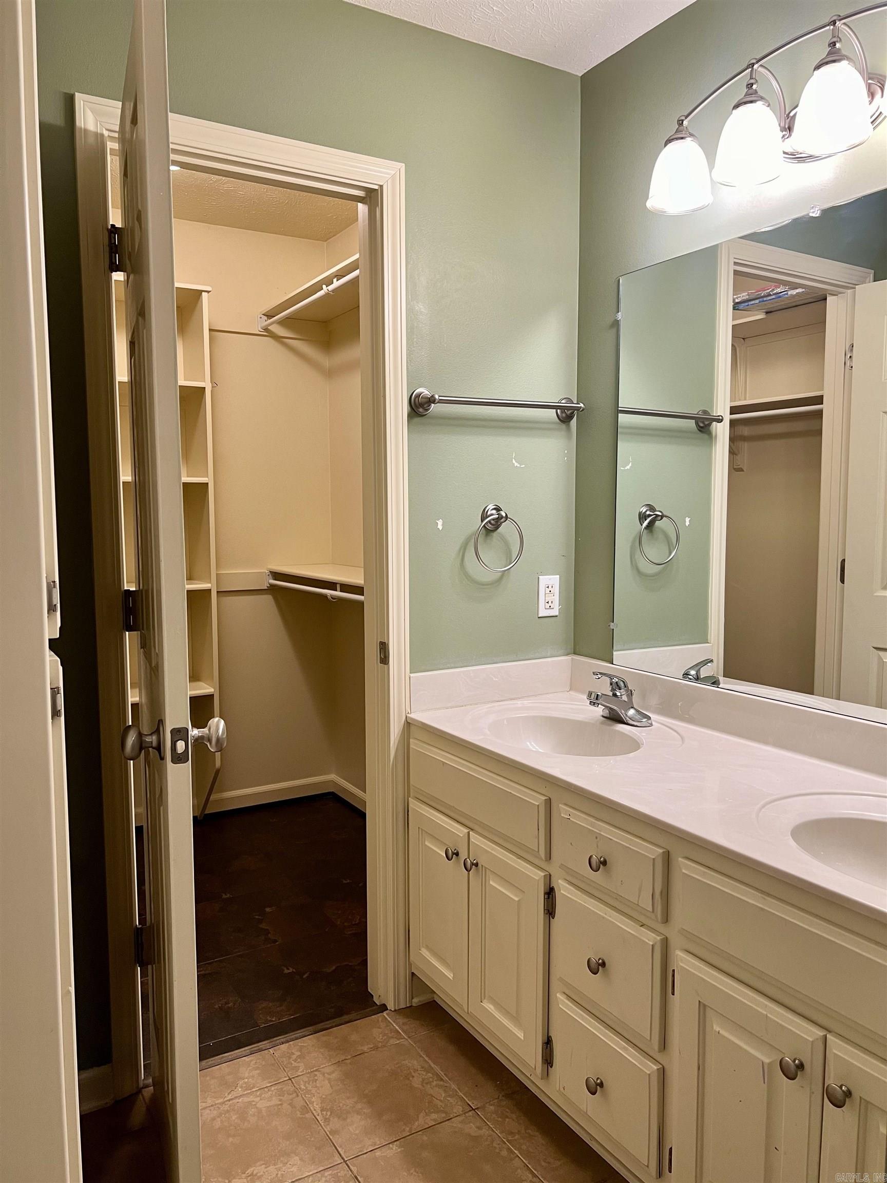 SKYLINE MEADOWS - Residential