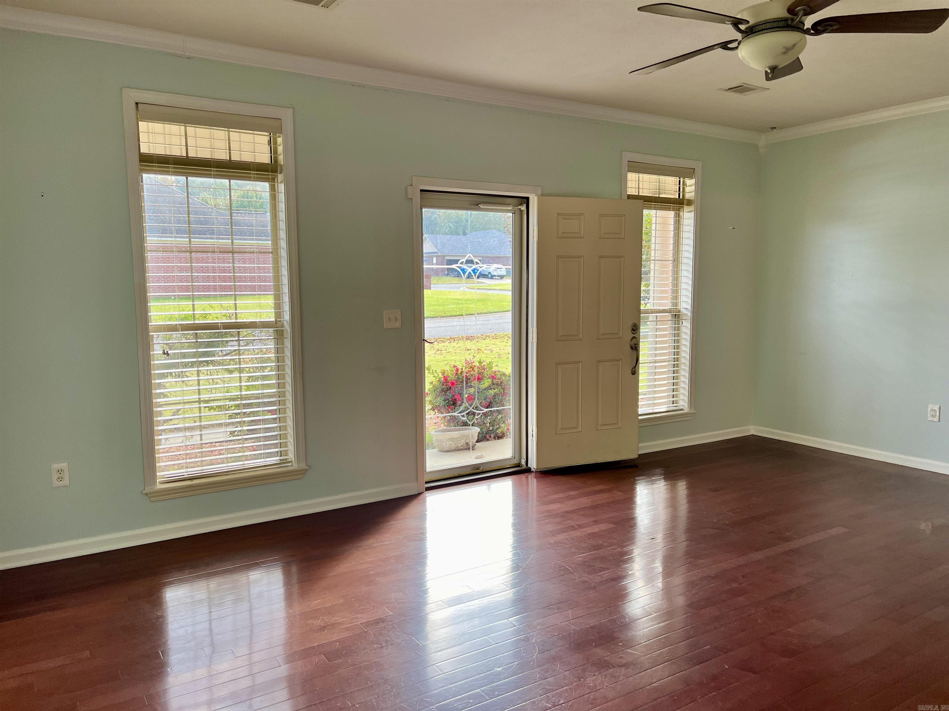 SKYLINE MEADOWS - Residential