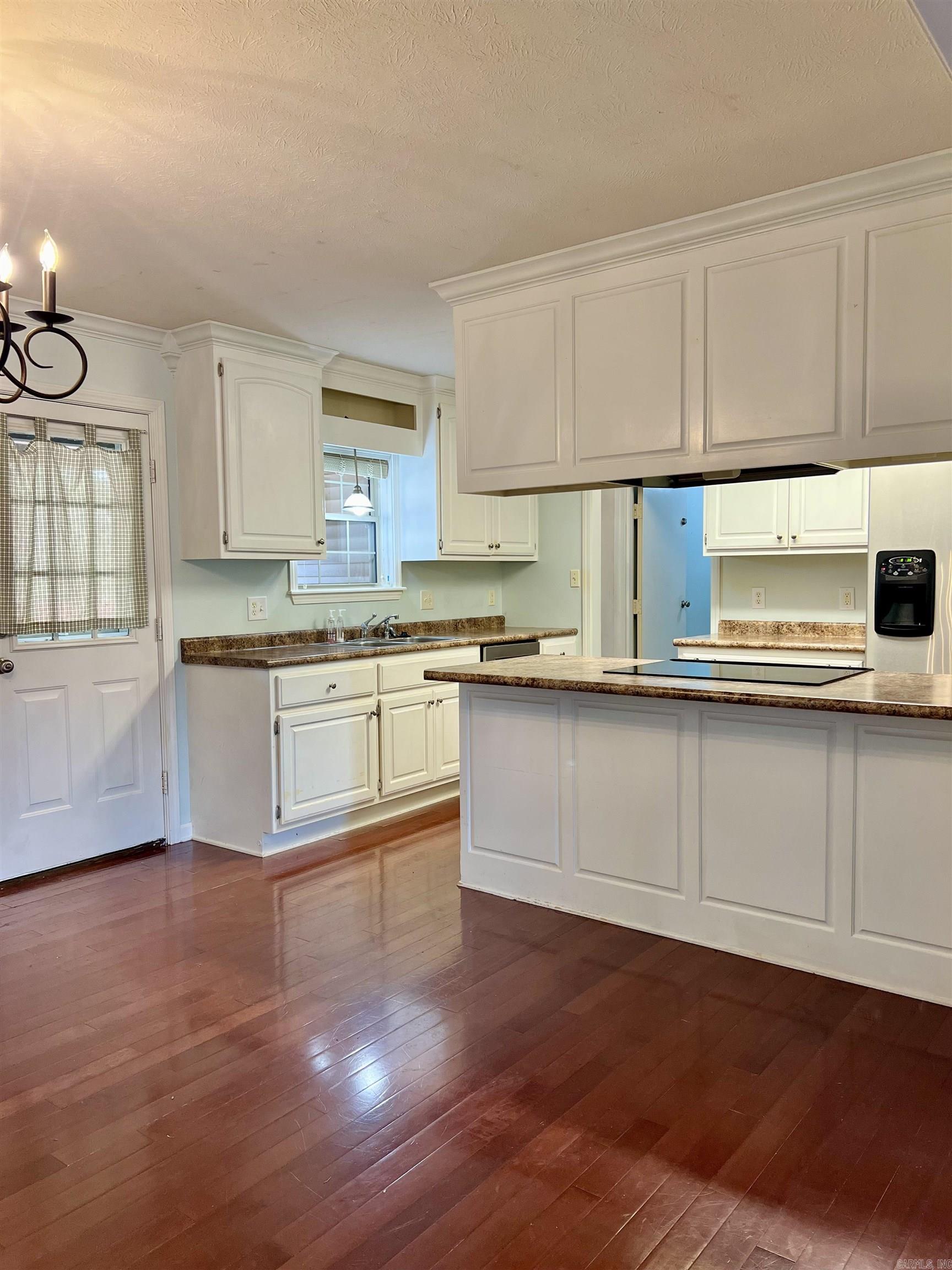 SKYLINE MEADOWS - Residential