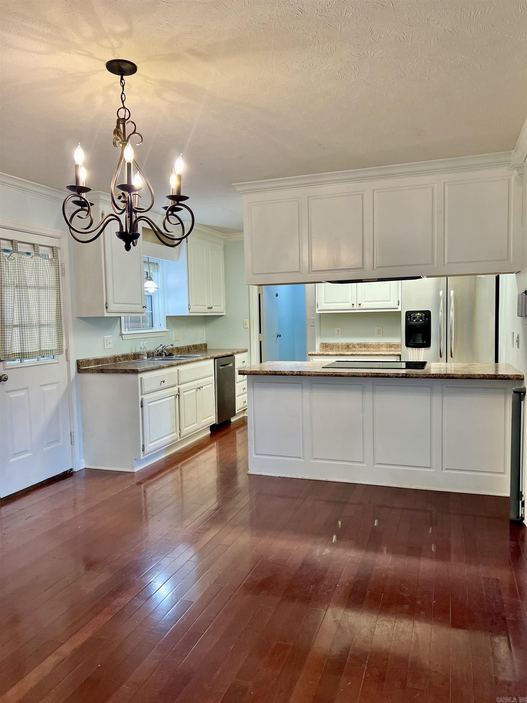 SKYLINE MEADOWS - Residential