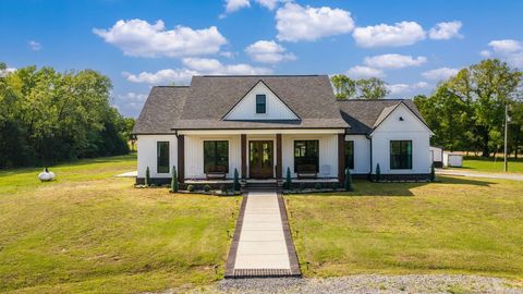 Photo of 107 Holloway Ln, Greenbrier, AR 72058 (MLS # 26015528)