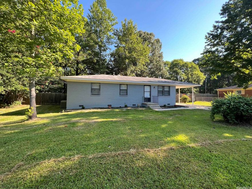 *MOVE IN SPECIAL - FREE 65" SMART TV WHEN APPROVED AND MOVED IN* This house has a lot to offer with the large open kitchen, 3 bedrooms, 1.5 bathrooms, large walk-in shower, and spacious back yard.