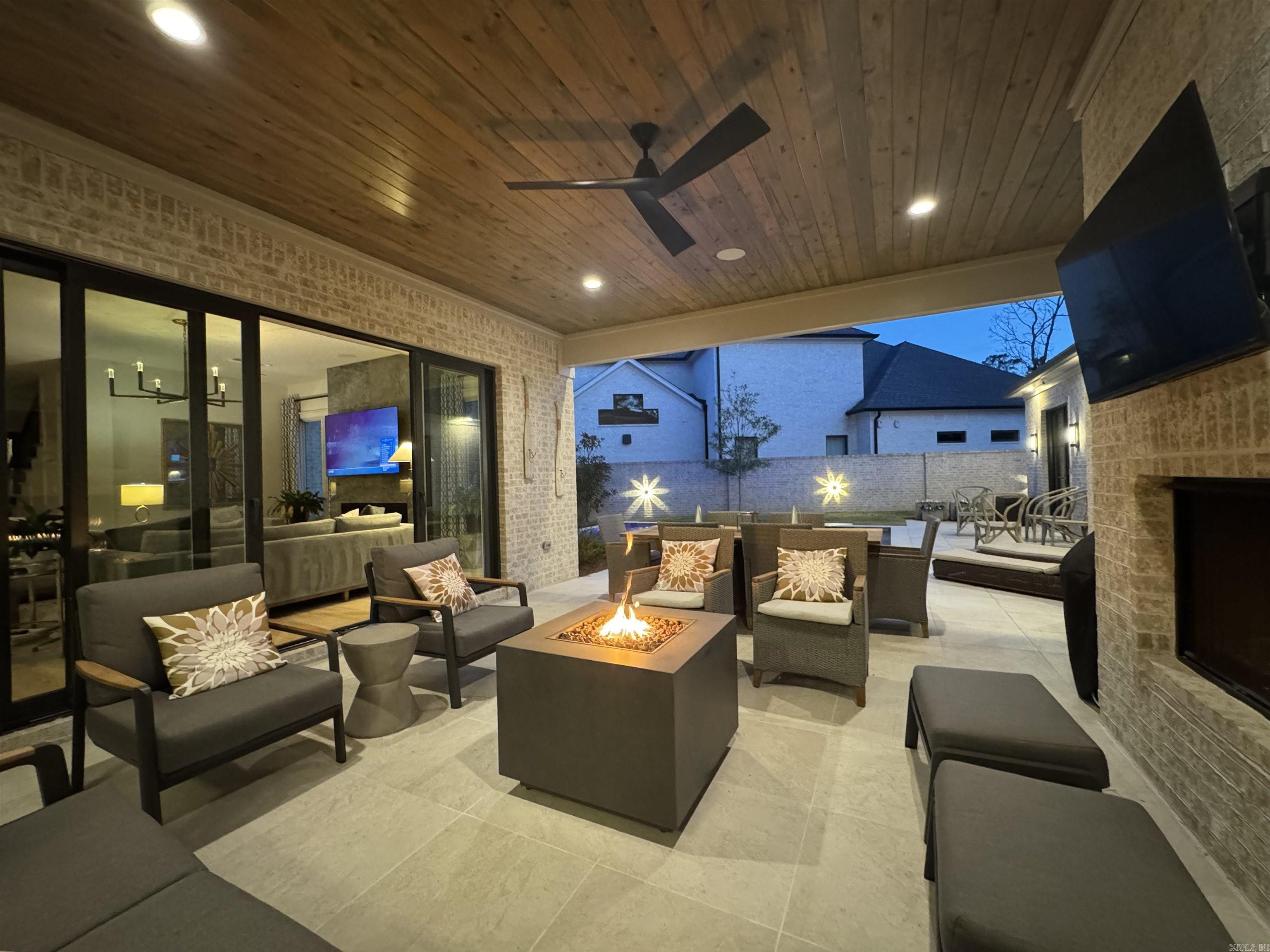 CHENAL VALLEY HALLEN COURT - Residential