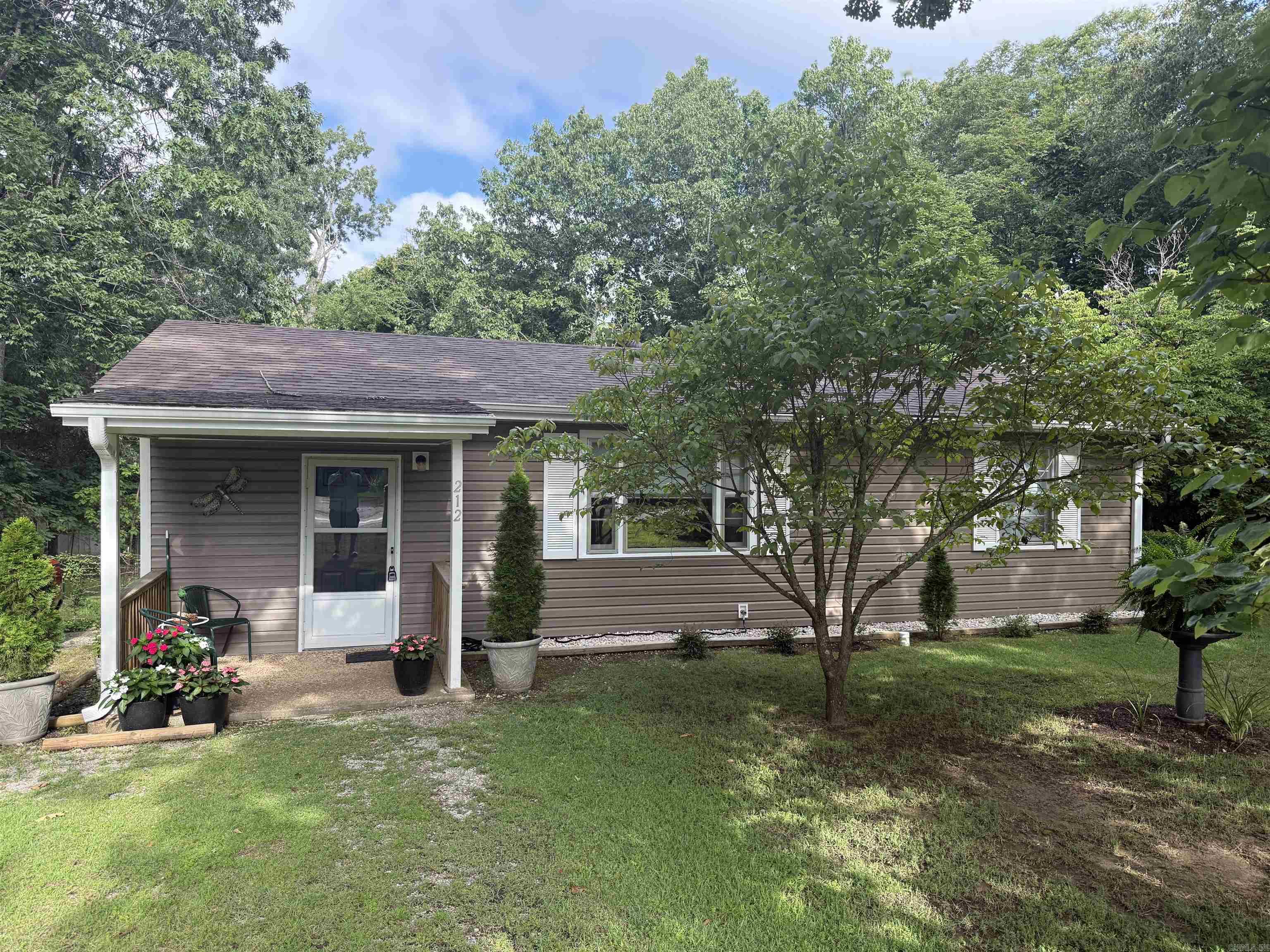 Adorable bungalow located in Cherokee Village! Well maintained 2 bedroom 1 bath with additional living space. Beautiful landscaping surrounds neatly kept house, sun porch located off the kitchen/dining area and additional living space located off den. Close to lakes, river, schools and golf course.