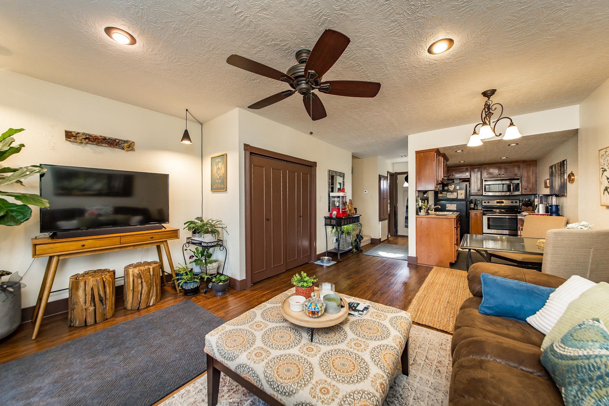 CHELSEA GLADE CONDO - Residential