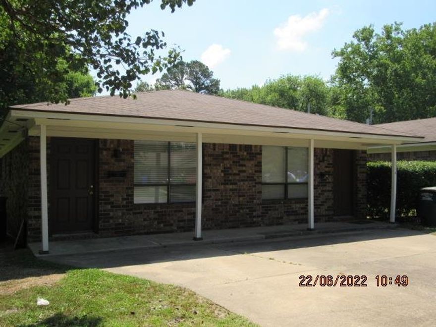 Well maintained 2 bedroom duplex within very close proximity to UCA! Recent updates include all new LVT laminate floors throughout, all new paint, newer appliances, updated lighting, new 2 inch blinds throughout, and more! Truly a must see! No Pets.