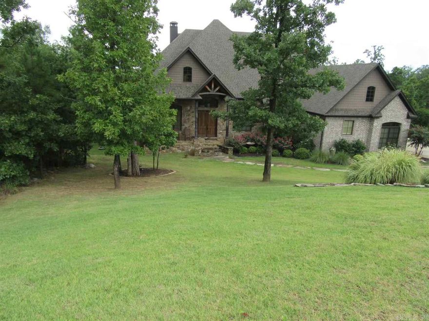 Unbelievable buy! One level custom- 1.55 acres, cul-de-sac, gated Waterview. Open living w/versatile floor plan, stone details, 10' ceilings & warmth of oak floors. Vista views, cozy flagstone patio w/outdoor FP. Plantation shutters, mud room, 5" baseboards, surround sound in game room/den. 6 Burner gas cooktop, island, slate floor, granite counter tops and SS appliances. Master suite has office/craft/nursery off bedroom. Soaker tub & granite bath. Tennis/basketball and nature trails. New roof 11/2017.