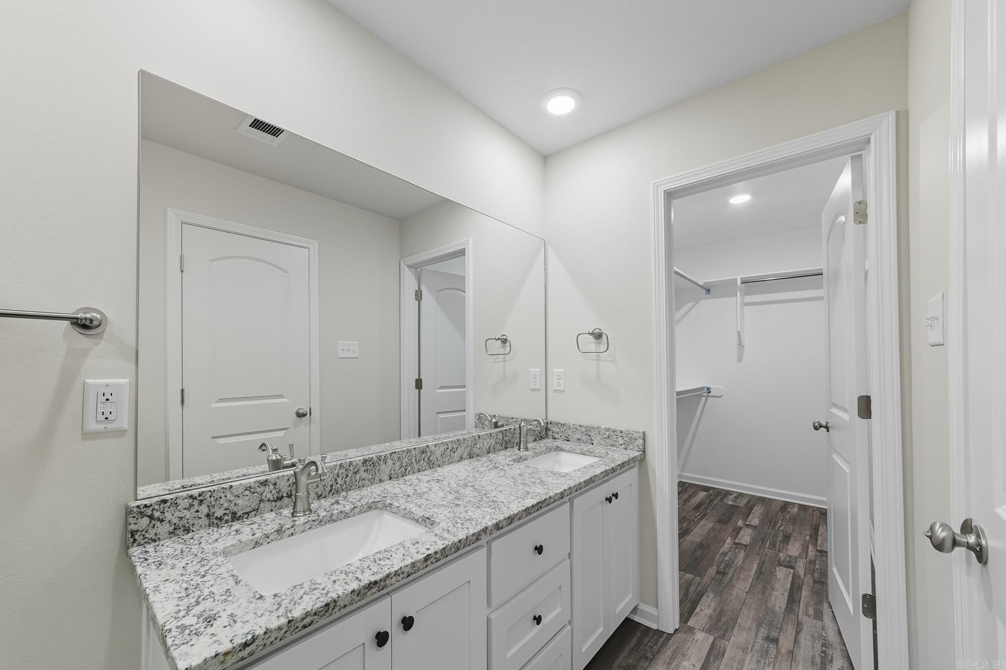 PAW'S PLACE - Residential Lease