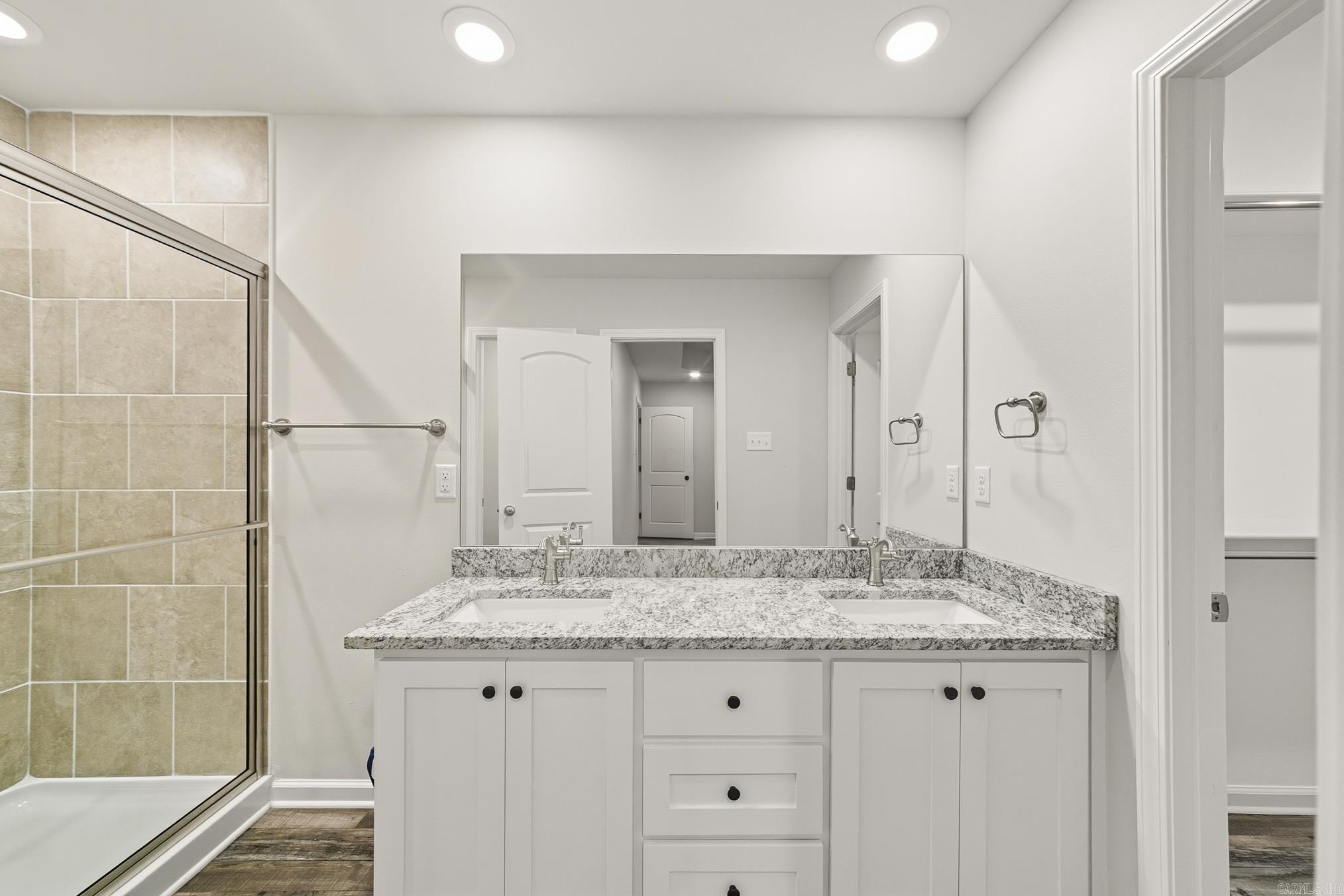 PAW'S PLACE - Residential Lease