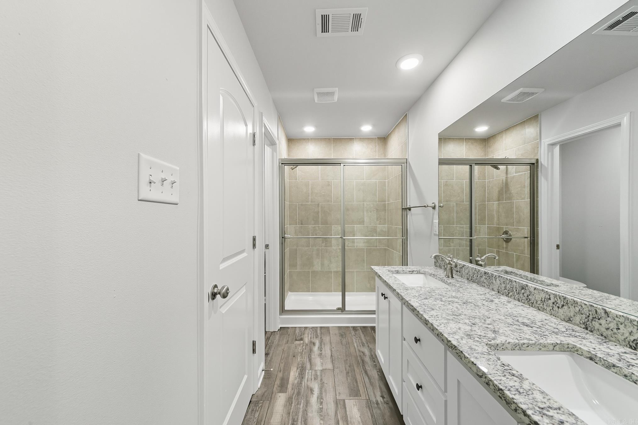 PAW'S PLACE - Residential Lease