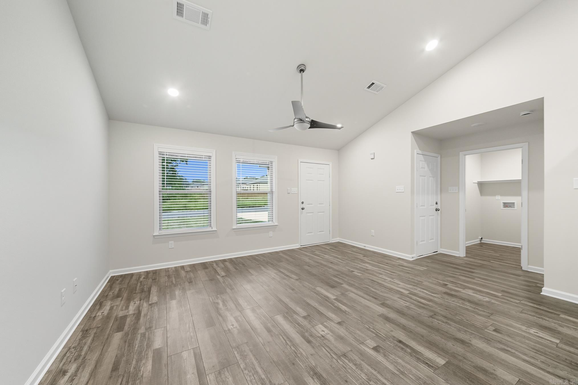 PAW'S PLACE - Residential Lease