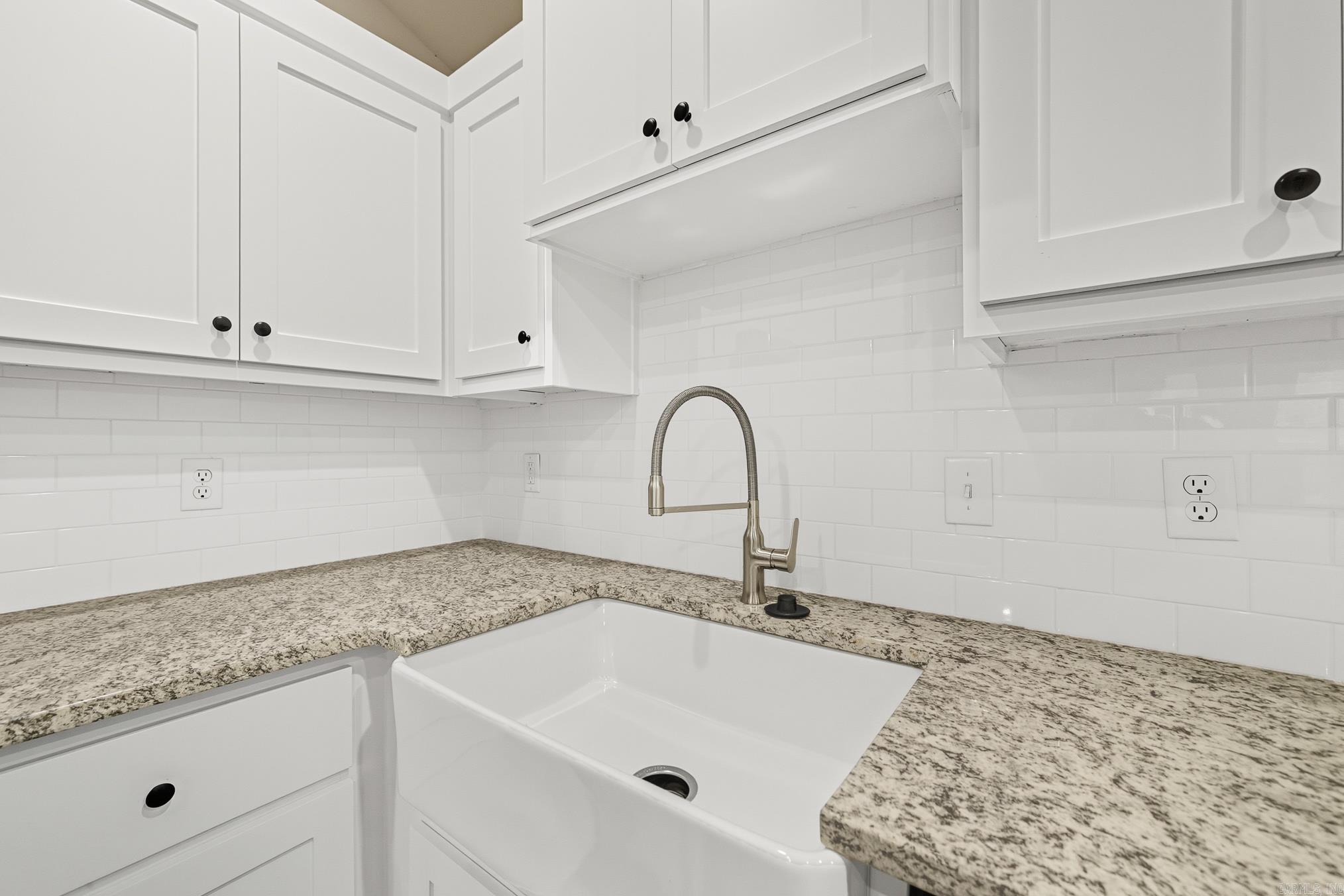 PAW'S PLACE - Residential Lease