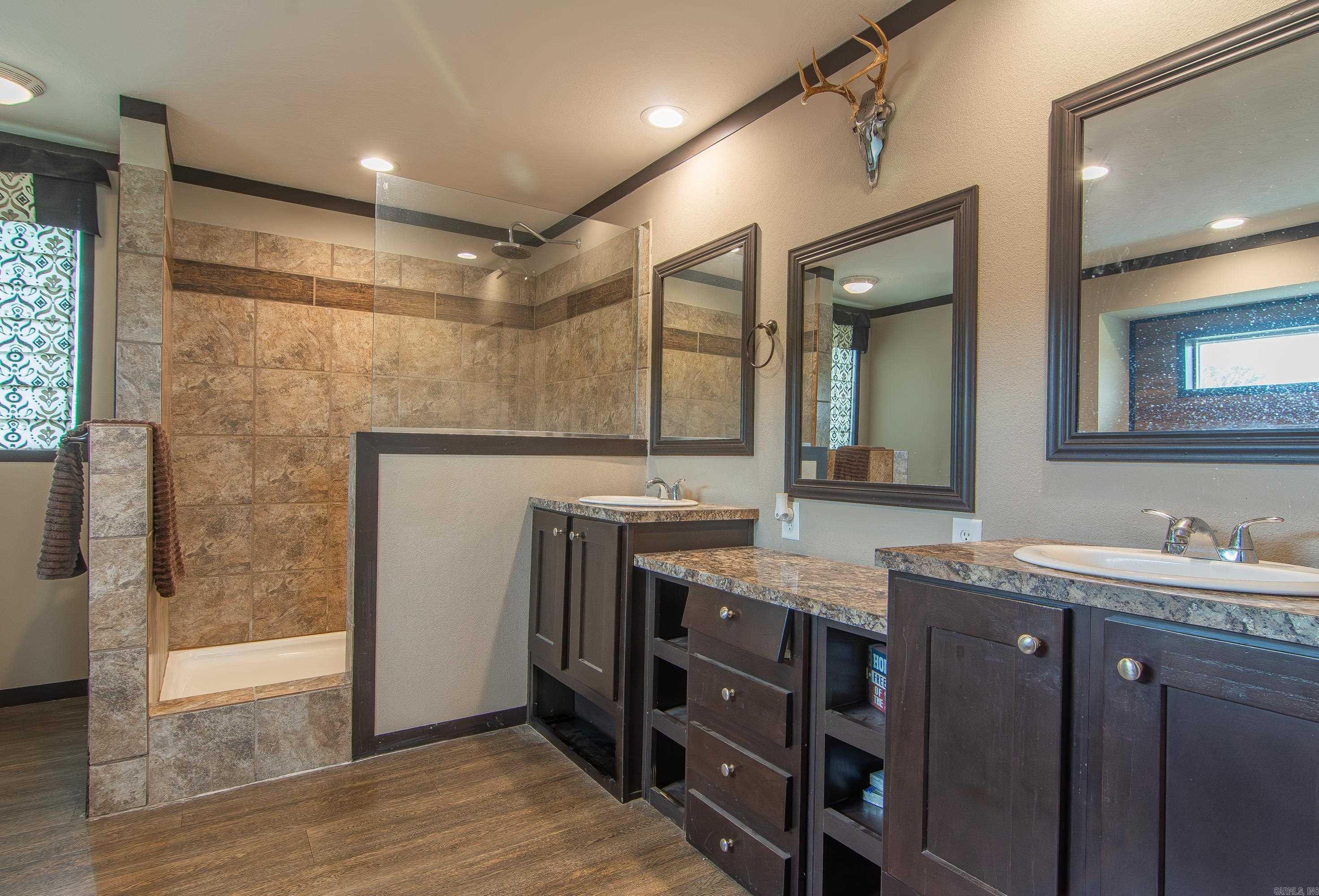 SHADY VALLEY - Residential