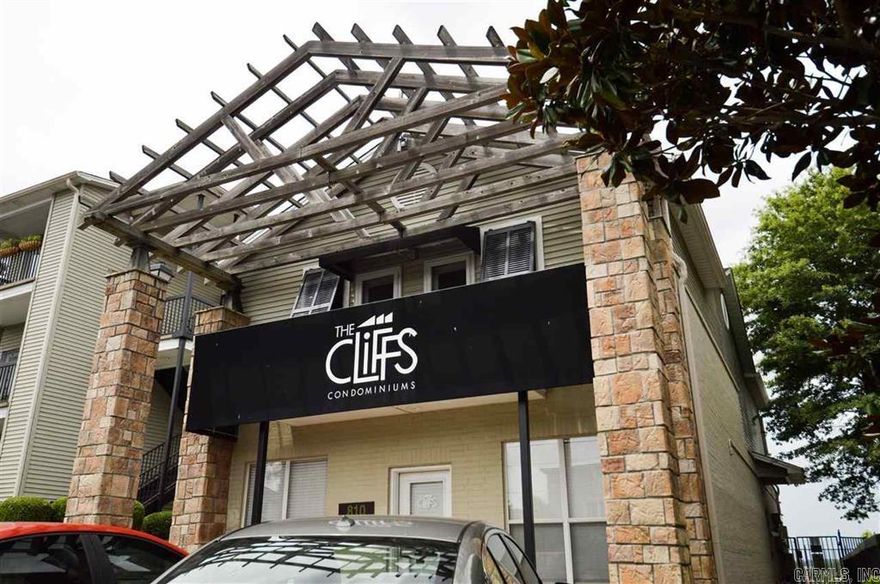 Beautiful condo in Downtown Little Rock convenient to all there is to offer in our States Capital city! Rent amount includes all furnishings!