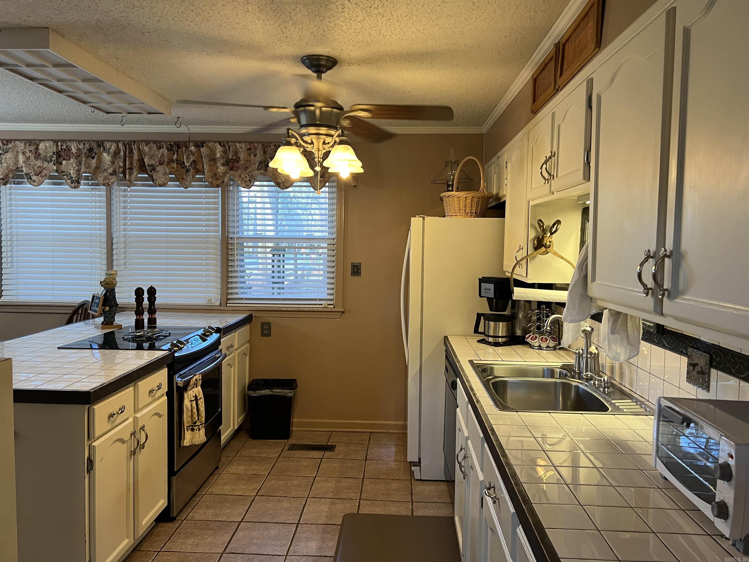 OAK LAWN ESTATES - Residential