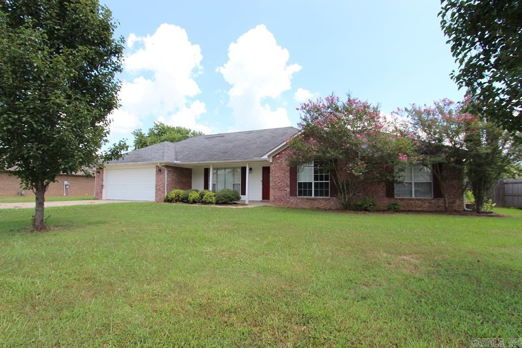 Nice home for sale in great neighborhood. This 3 bed, 2 bath remodeled home is situated in southeast Vilonia near schools and local shopping areas. Large back yard affords lots of outdoor living space.