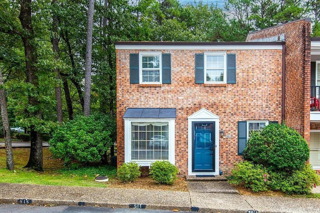 ANDOVER SQUARE - Residential