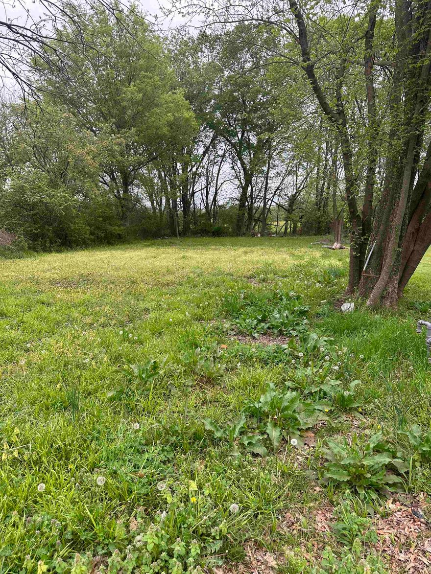 This lot is ready to build on.  It has all utilities on site Near the interstate. Priced to sell.